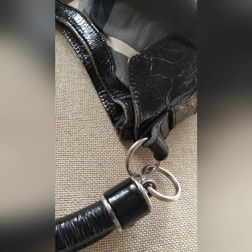 Burberry Black and White Shoulder Bag - Picture 4 of 17